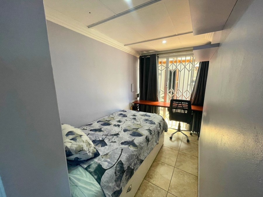 2 Bedroom Property for Sale in Plattekloof Glen Western Cape